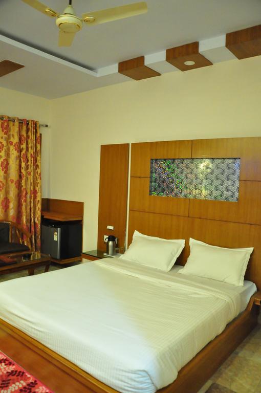 Hotel Basera Brij Bhoomi Vrindavan Ruang foto