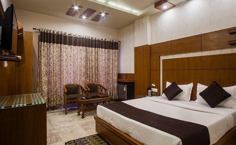 Hotel Basera Brij Bhoomi Vrindavan Bagian luar foto